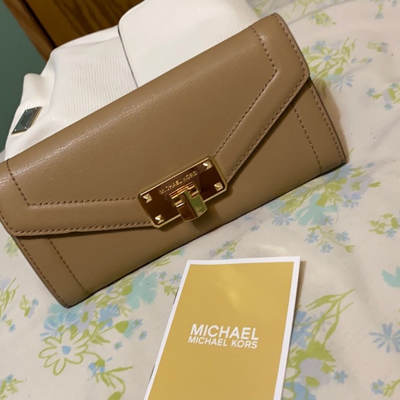 tan mk wallet
